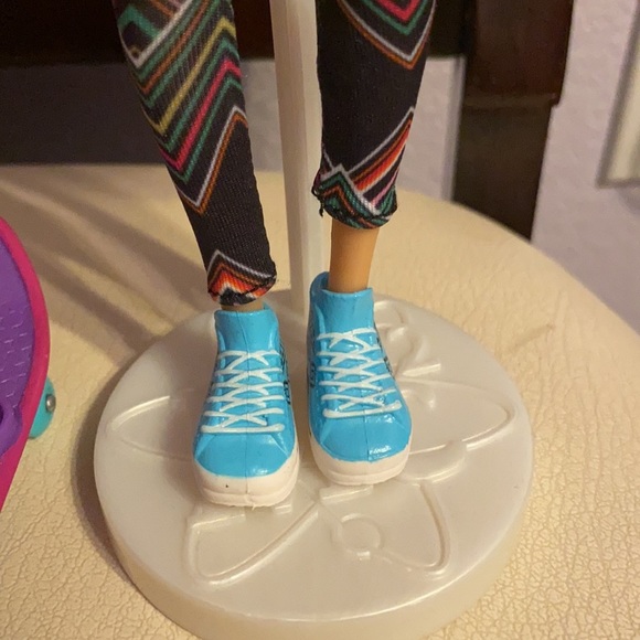 Project Mc2 Camryn's Skateboard Core Doll - Picture 5 of 12
